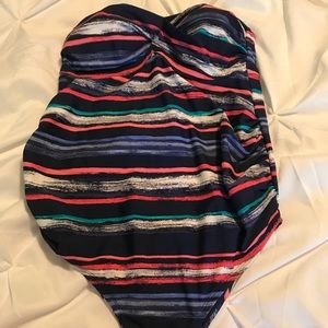 NWT Liz Lange maternity swimsuit size s/D-DD